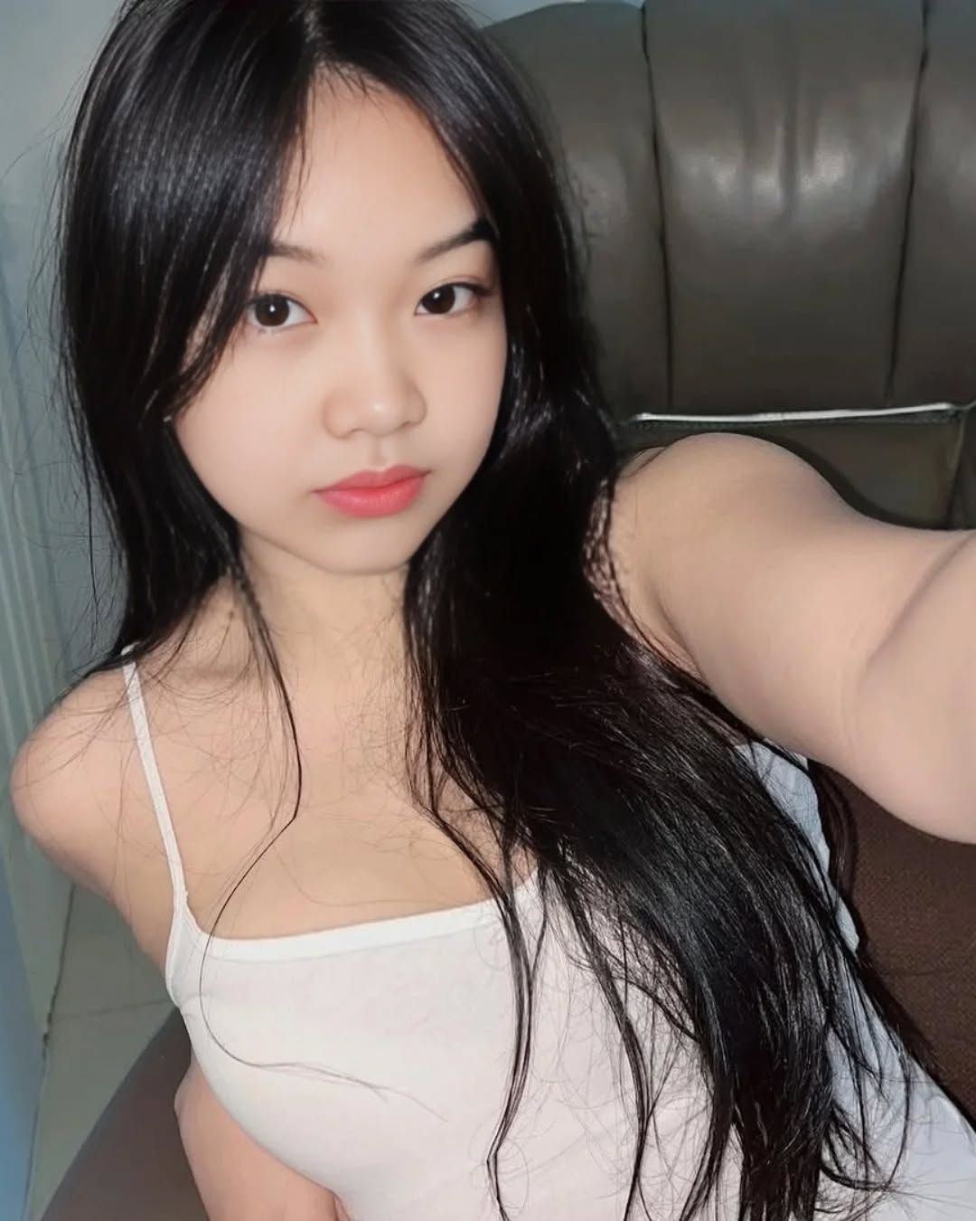 GAIRAH YANG PENUH KENIKMATAN DENGAN SEPUPUKU