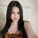 NGENTOTI IBU BELLA YANG BEKHARISMA