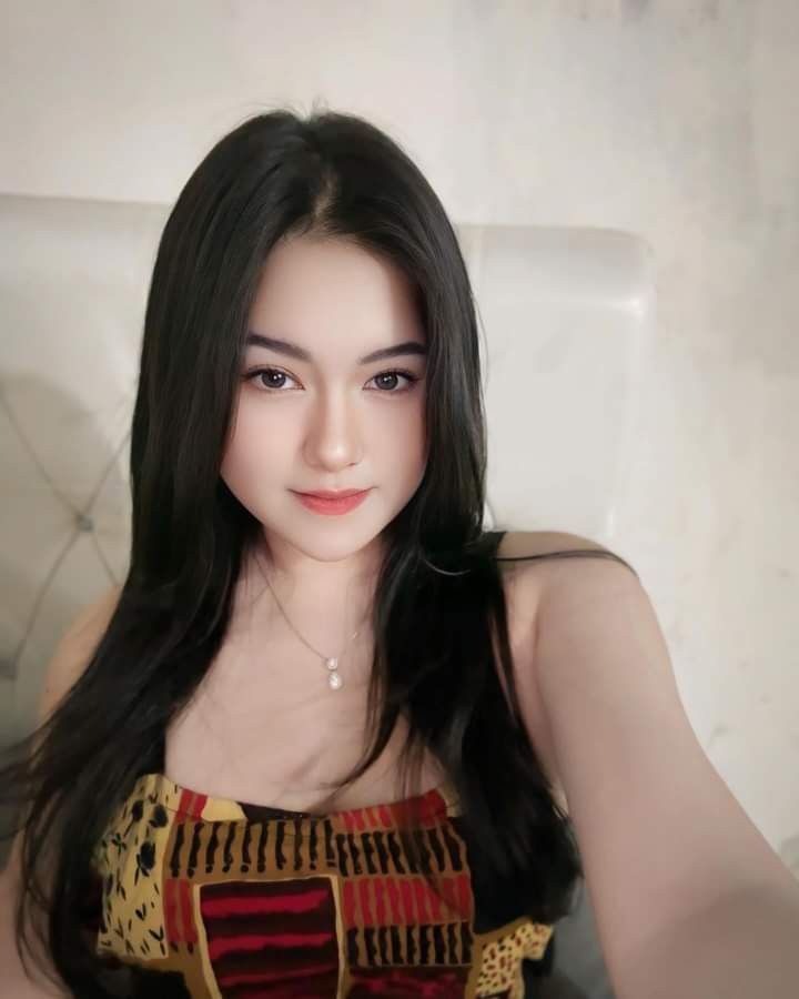 NGENTOTI IBU BELLA YANG BEKHARISMA